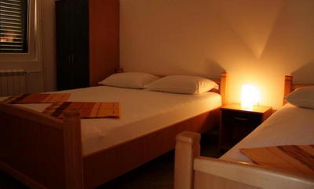 Apartments & Rooms M Petrovac Bilik gambar