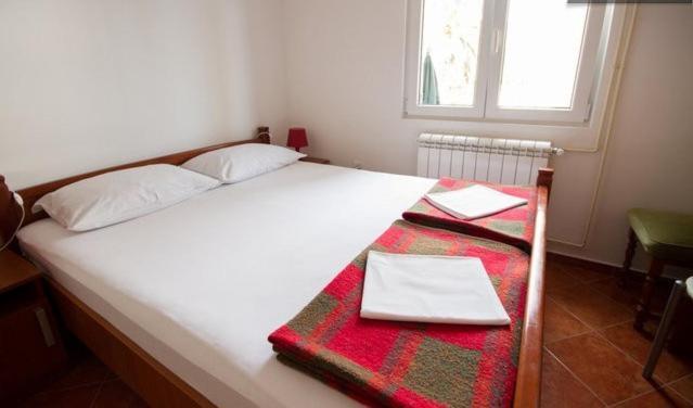 Apartments & Rooms M Petrovac Bilik gambar