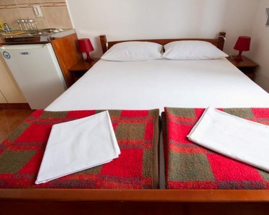 Apartments & Rooms M Petrovac Bilik gambar