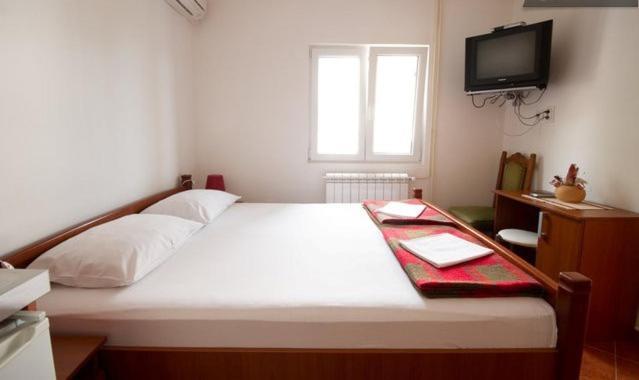 Apartments & Rooms M Petrovac Bilik gambar