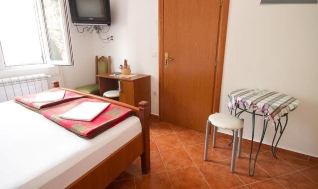 Apartments & Rooms M Petrovac Bilik gambar