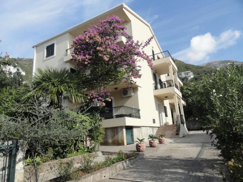 Apartments & Rooms M Petrovac Luaran gambar