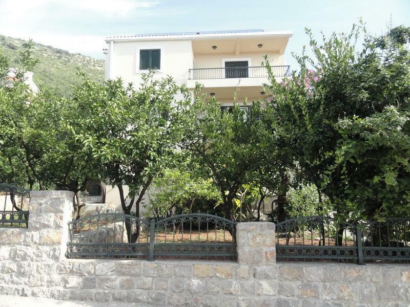 Apartments & Rooms M Petrovac Luaran gambar